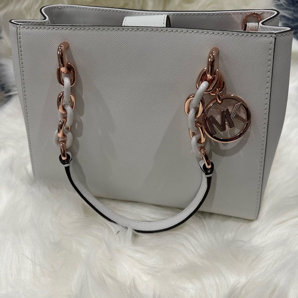 Michael Kors small purse. Brand new in original packaging. - Picture 1 of 7